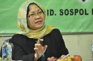Prof. Dr. R Siti Zuhro MA, Peneliti Senior LIPI pada Serial Diskusi Politik PB HMI dengan tema "Penguatan Sistem Demokrasi Indonesia Antara Problematika dan Harapan" di gedung PB HMI Jl. Diponegoro, Menteng, Jakarta Pusat, Selasa (17/9).