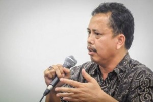 Ketua Presidium Indonesia Police Watch (IPW) Neta S. Pane menyatakan sebanyak 33 pejabat Polri diduga menerima aliran dana dari Aiptu Labora Sitorus