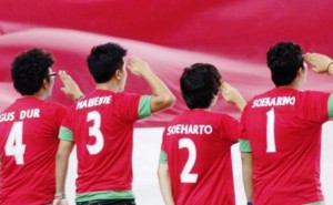 Ilustrasi. Gaya dan Aksi para suporter Timnas Indonesia saat melawan Timnas Singapura dalam laga Piala AFF 2012 di Stadion Nasional Bukit Jalil, Kuala Lumpur, Malaysia, Rabu (28/11/2012). 