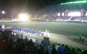 Stadion mulai dipadati penonton sekitar pukul 20.00 wib seiring dengan disajikannya hiburan live band, paduan suara dan marching band pada opening ceremony ISG 3 di Stadion Jakabaring, Palembang