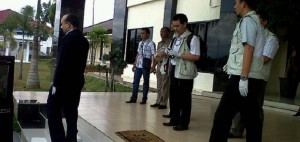 Penyidik KPK menggeledah kantor Bupati Empat Lawang, Sumsel