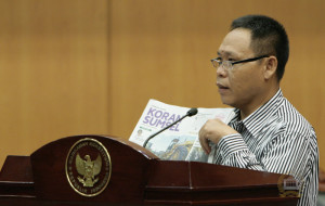 Amrizal Aroni Saat menjadi saksi Ahli dari pasangan Herman Deru-Maphilinda Sidang PKPU No.79 di Mahkamah Konstitusi yang menunjukan Kejanggalan Koran Sumsel (Dok. Humas MK Ganie)