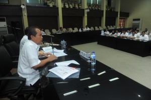 1-RAPAT HUT RI