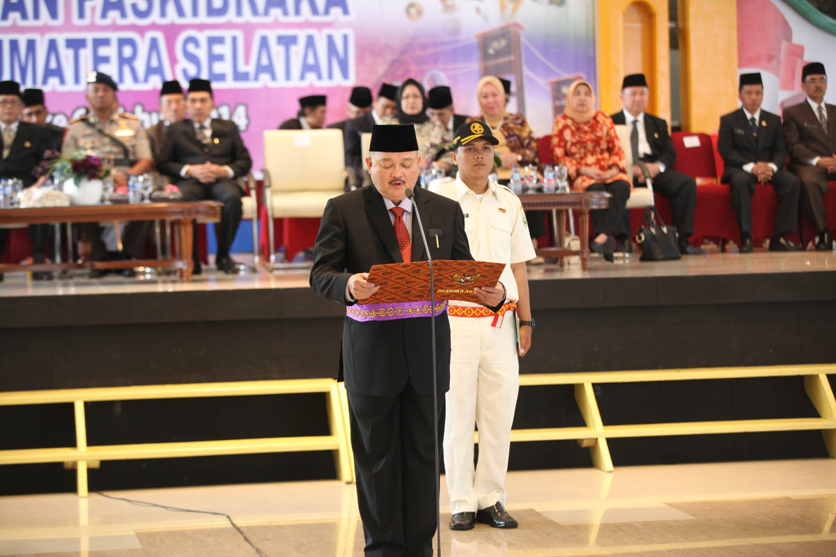 Alex Kukuhkan PASKIBRAKA Sumsel