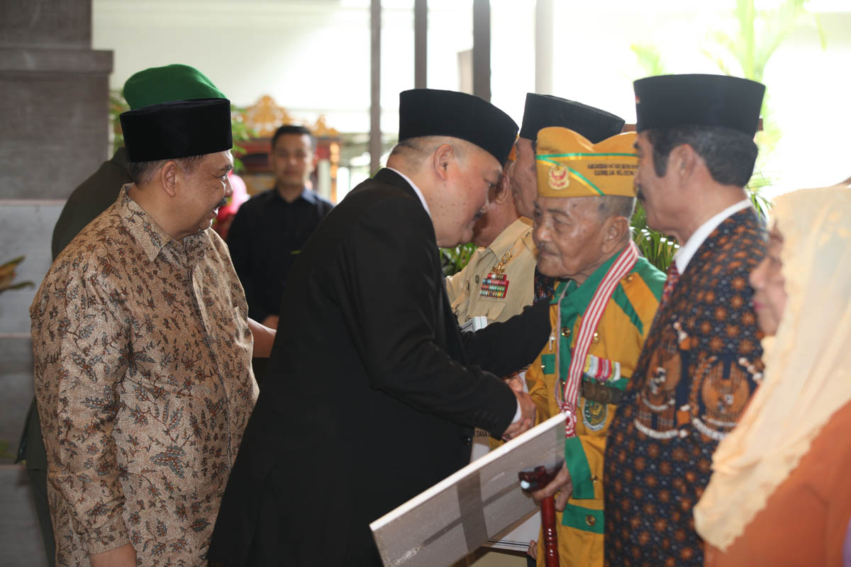 Ramah Tamah Dengan Para Pejuang Kemerdekaan, Gubernur Sumsel H Alex Noerdin Berikan Bantuan Tali Asih untuk Pejuang Kemerdekanan di Sumsel