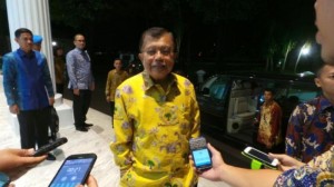jusuf-kalla-baju-golkar