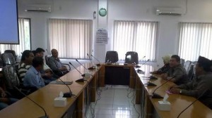 sukma-raharja-lapor-dprd-istrinya-diselingkuhi_20141215_132123