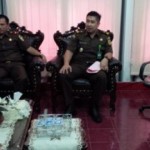 Kejari-Lubuklinggau-Patris-Yusrian-Jaya-didampingi-Kasi-Intel-Wilman-memberikan-press-release-penetapan-tersangka-dugaan-korupsi-dana-APBD-2014-Kabag-Humas-Setda-Mura-Edy-Zainurifoto-key-sumateradeadline-2ycwozzxn36qovb6dy37re