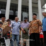 aktivis-anti-korupsi-berikan-mandat-untuk-tim-9-diterima-jimly_20150308_184314
