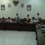 nasrun umar saat menerima aksi unjuk rasa mahasiswa unsri