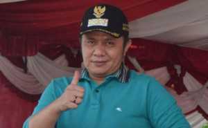 herman-deru-dengan-jempol-oke-300x185