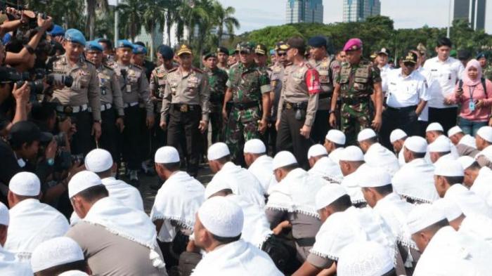 kapolri-jenderal-tito-karnavian-bersama-panglima-tni_20161104_090016
