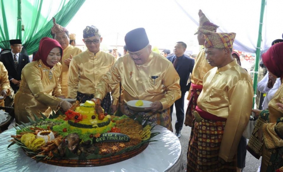 hut OKUT 2017 nasi tumpeng