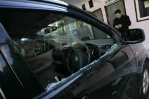 Bentrokan terjadi pada Jumat (30/8) malam akibat massa salah satu calon wali kota yang tidak puas dengan hasil pilkada dan menilai ada dugaan kecurangan.